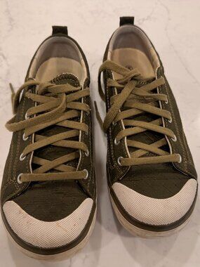 KEEN Olive Green Quilted Low Top Lace Up Sneakers Women's 8.5